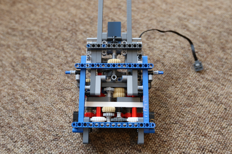 Illustration for article titled Lego Technic Crawler Crane: The Oppo Review